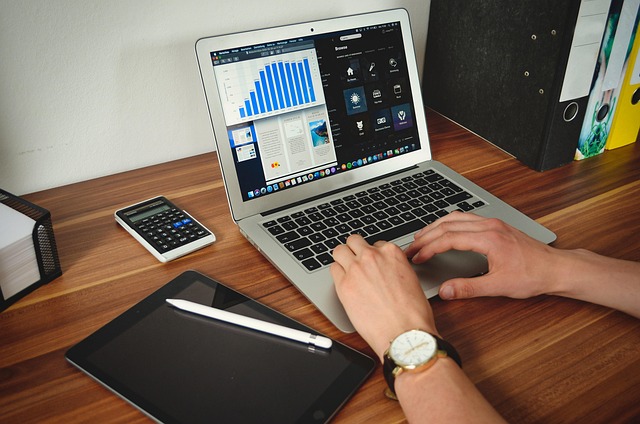 1753072521548601.jpg student-5224082_640.jpg